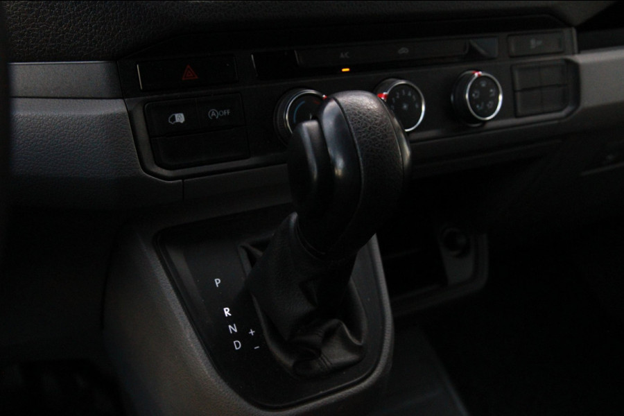 Volkswagen Crafter 35 2.0 TDI L3H3 177PK Automaat / Camera / App Connect / 3 zits