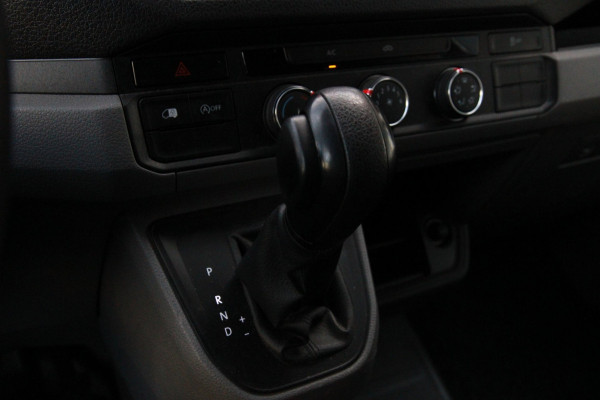 Volkswagen Crafter 35 2.0 TDI L3H3 177PK Automaat / Camera / App Connect / 3 zits