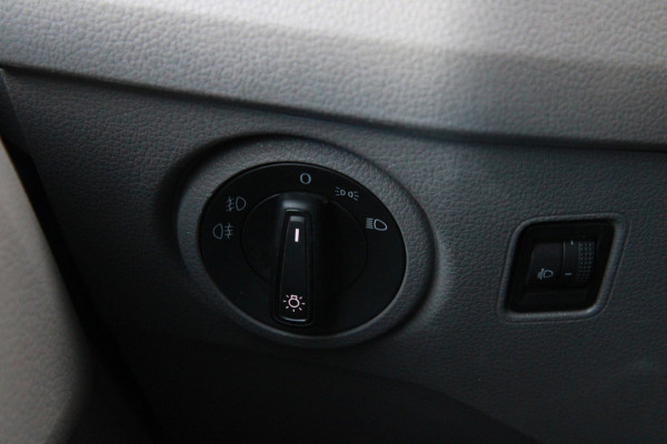 Volkswagen Crafter 35 2.0 TDI L3H3 177PK Automaat / Camera / App Connect / 3 zits