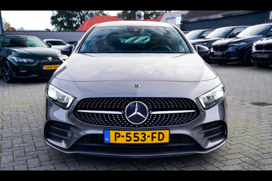 Mercedes-Benz A-Klasse 180 Premium Plus | Stoelverwarming | Panorama dak | Achteruitrijcamera | Digitaal dashboard