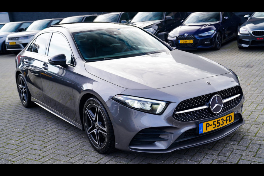 Mercedes-Benz A-Klasse 180 Premium Plus | Stoelverwarming | Panorama dak | Achteruitrijcamera | Digitaal dashboard