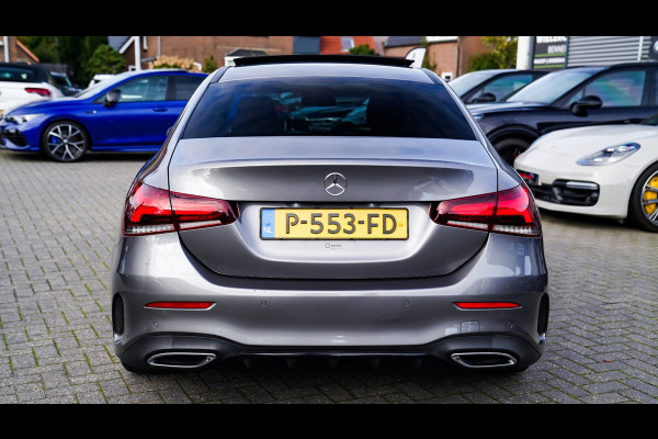 Mercedes-Benz A-Klasse 180 Premium Plus | Stoelverwarming | Panorama dak | Achteruitrijcamera | Digitaal dashboard