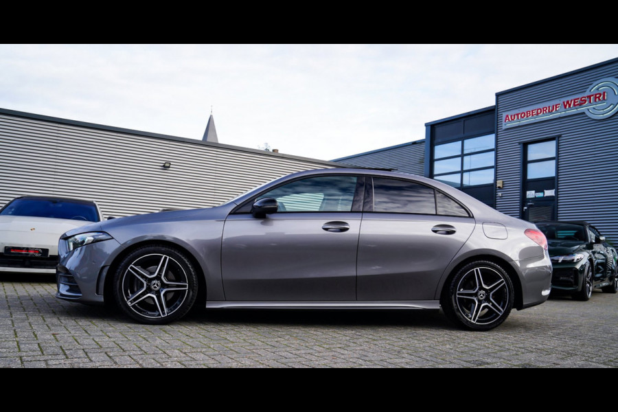 Mercedes-Benz A-Klasse 180 Premium Plus | Stoelverwarming | Panorama dak | Achteruitrijcamera | Digitaal dashboard
