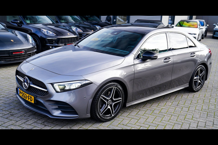 Mercedes-Benz A-Klasse 180 Premium Plus | Stoelverwarming | Panorama dak | Achteruitrijcamera | Digitaal dashboard