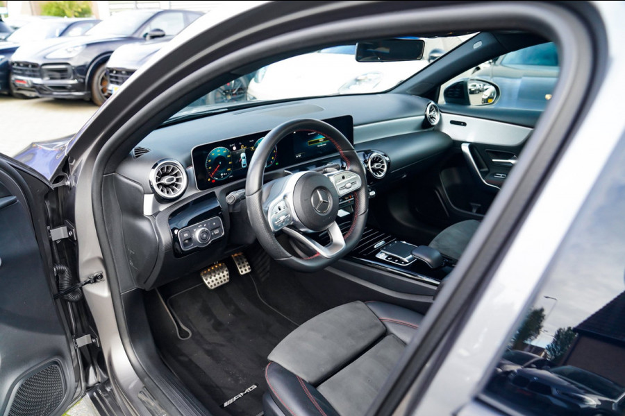 Mercedes-Benz A-Klasse 180 Premium Plus | Stoelverwarming | Panorama dak | Achteruitrijcamera | Digitaal dashboard