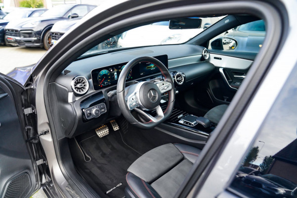 Mercedes-Benz A-Klasse 180 Premium Plus | Stoelverwarming | Panorama dak | Achteruitrijcamera | Digitaal dashboard