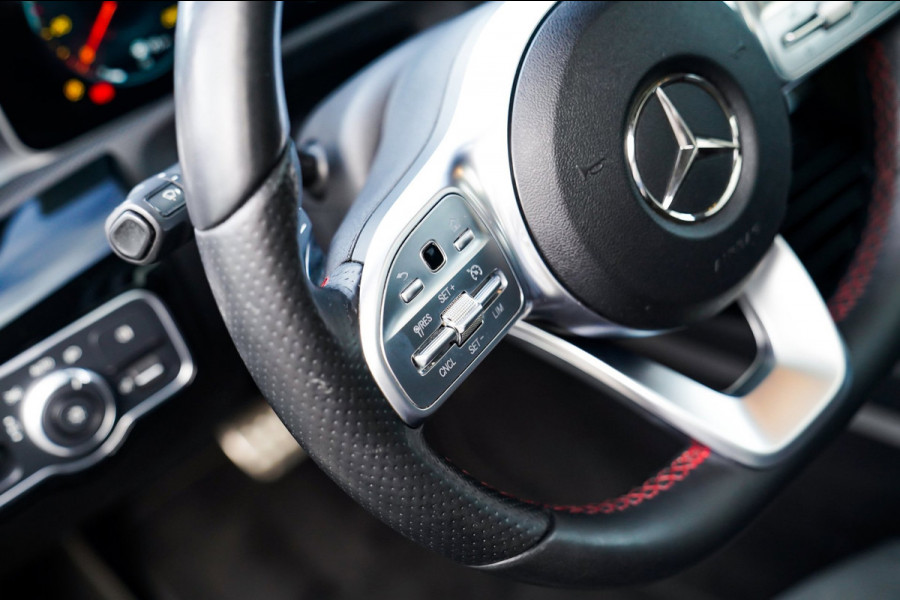 Mercedes-Benz A-Klasse 180 Premium Plus | Stoelverwarming | Panorama dak | Achteruitrijcamera | Digitaal dashboard