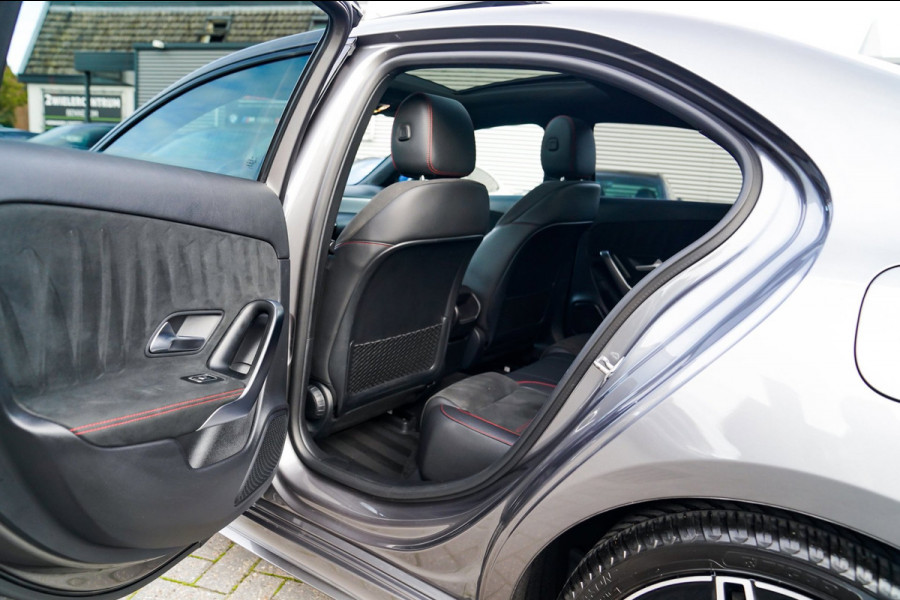 Mercedes-Benz A-Klasse 180 Premium Plus | Stoelverwarming | Panorama dak | Achteruitrijcamera | Digitaal dashboard