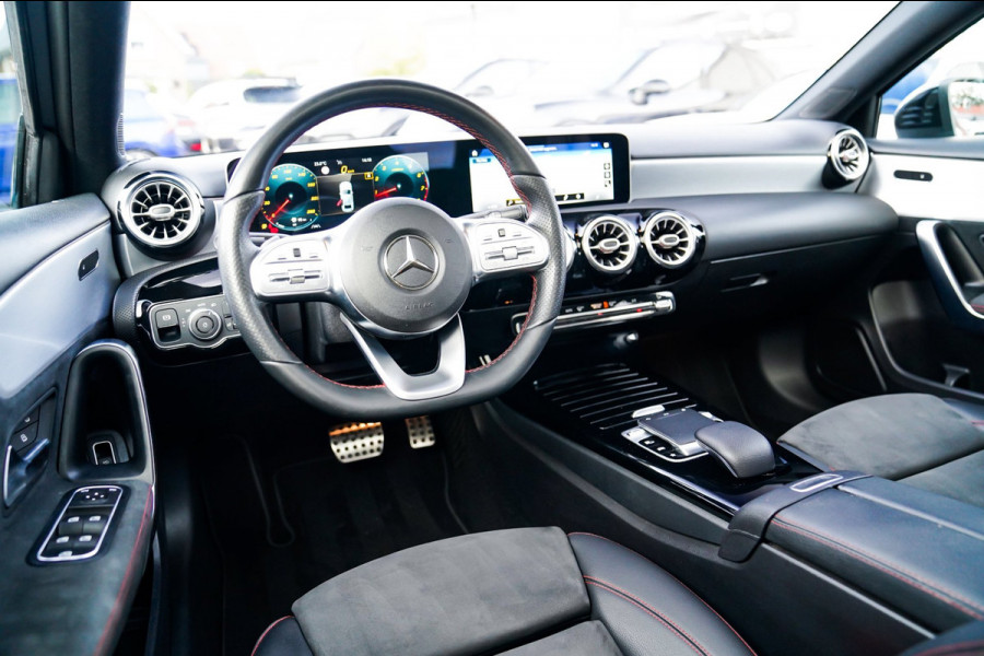 Mercedes-Benz A-Klasse 180 Premium Plus | Stoelverwarming | Panorama dak | Achteruitrijcamera | Digitaal dashboard