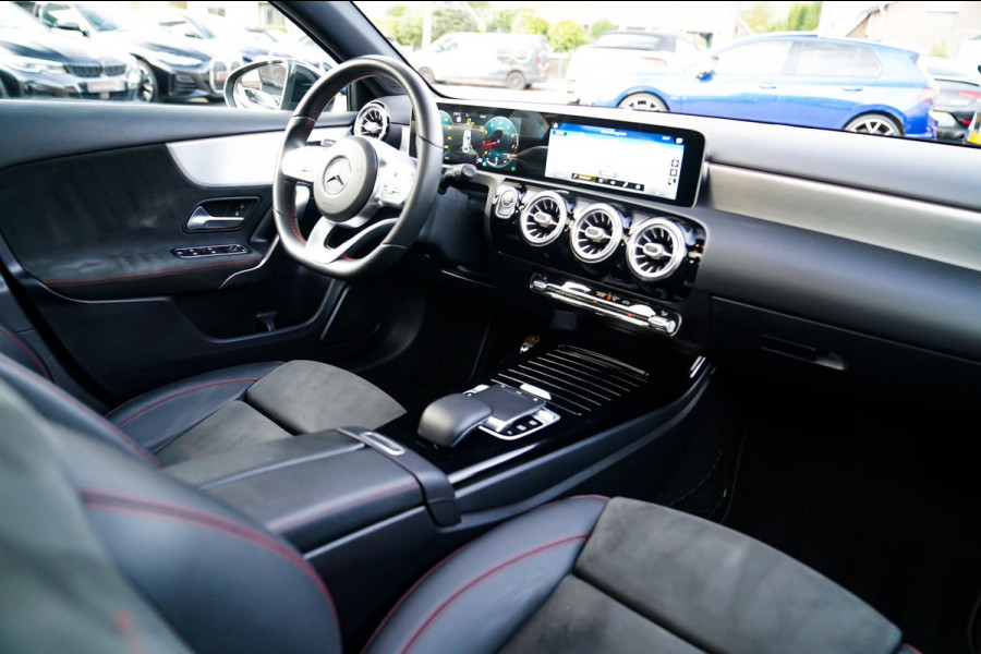 Mercedes-Benz A-Klasse 180 Premium Plus | Stoelverwarming | Panorama dak | Achteruitrijcamera | Digitaal dashboard