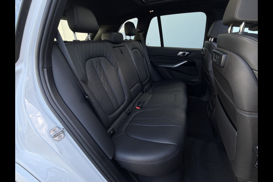 BMW X5 xDrive45e High Executive M-Sport 4WS Pano 22Inch HUD Elek.Trekhaak 98% SOH VOL!