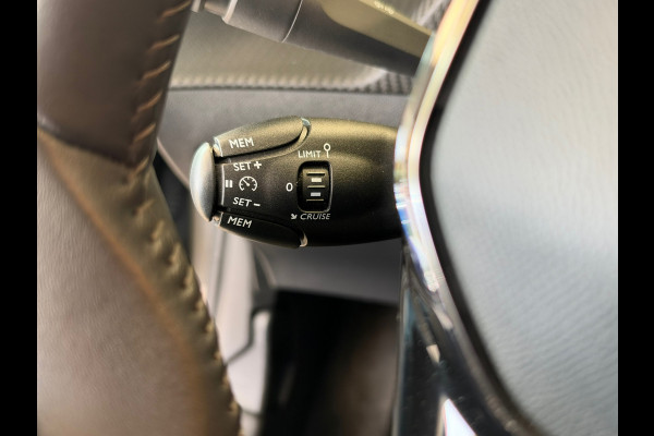 Peugeot 208 1.2 PureTech Allure Pack LED CLIMATE CRUISE CONTROL PDC CARPLAY LANE ASSIST