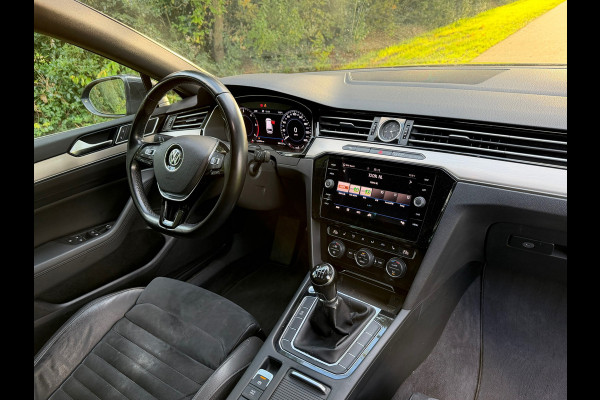 Volkswagen Passat Variant 1.6 TDI Highline Business R | Navi + Cruise control Nu € 10.275 Inclusief BTW,- !!!