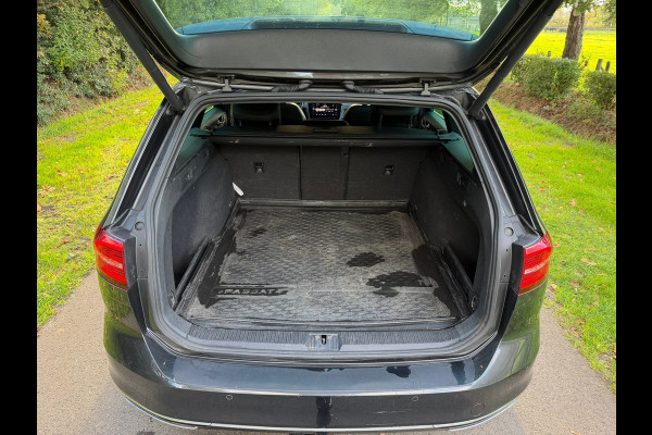 Volkswagen Passat Variant 1.6 TDI Highline Business R | Navi + Cruise control Nu € 10.275 Inclusief BTW,- !!!