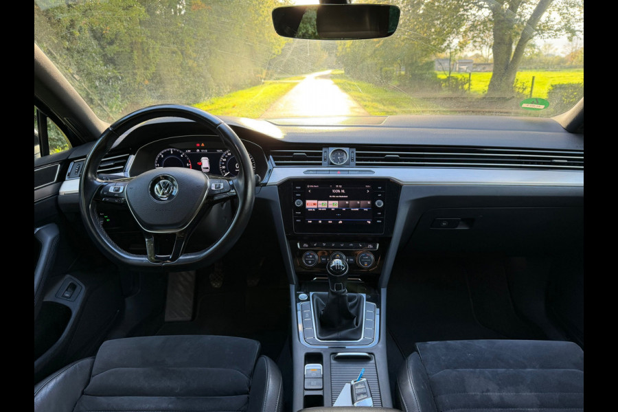 Volkswagen Passat Variant 1.6 TDI Highline Business R | Navi + Cruise control Nu € 10.275 Inclusief BTW,- !!!