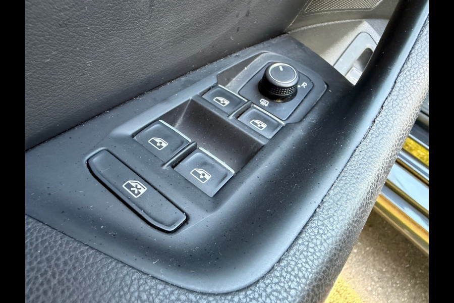 Volkswagen Passat Variant 1.6 TDI Highline Business R | Navi + Cruise control Nu € 10.275 Inclusief BTW,- !!!