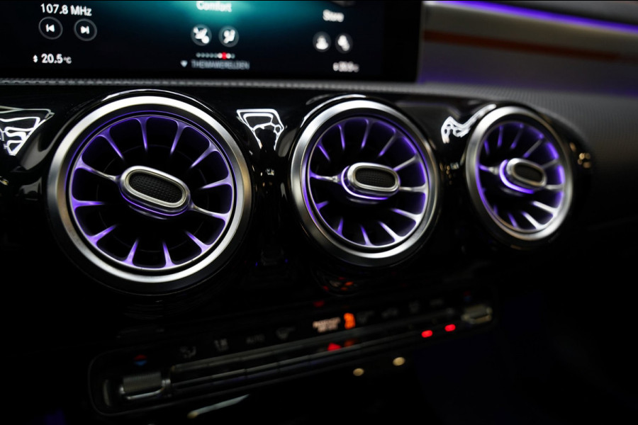 Mercedes-Benz CLA-Klasse 200 AMG NIGHT PANO SFEER MEMORY