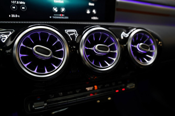 Mercedes-Benz CLA-Klasse 200 AMG NIGHT PANO SFEER MEMORY