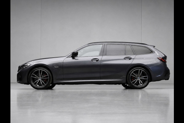 BMW 3 Serie Touring 330e High Executive Sport SOH 90,5% (PANORAMADAK,APPLE CARPLAY,NAVI,CAMERA,SFEERVERLICHTING,LED,SPORTSTOELEN)