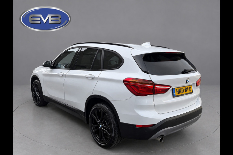 BMW X1 SDrive18i Executive, achteruitrijcamera, extra getint glas, electr bedienbare achterklep, parelmoer wit