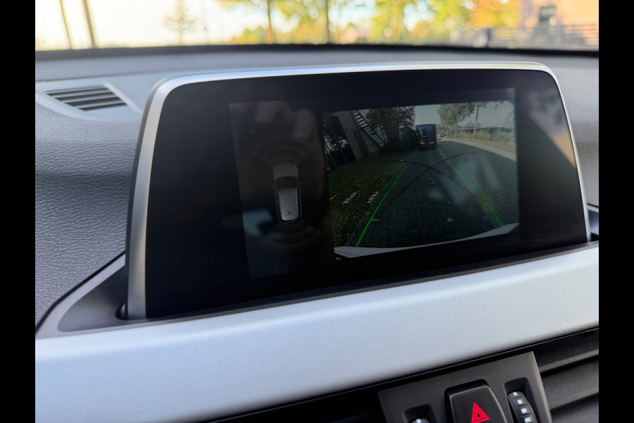 BMW X1 SDrive18i Executive, achteruitrijcamera, extra getint glas, electr bedienbare achterklep, parelmoer wit