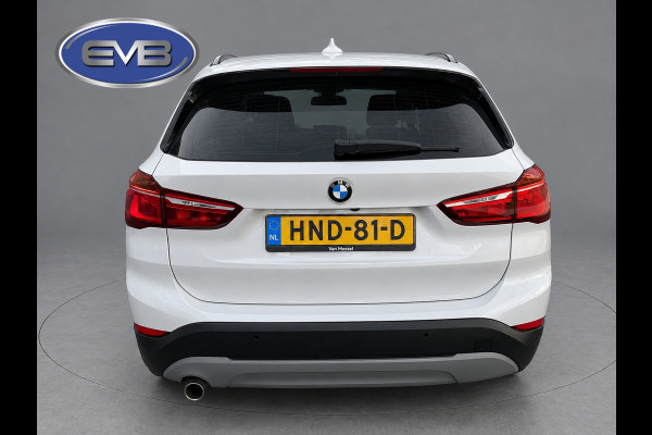 BMW X1 SDrive18i Executive, achteruitrijcamera, extra getint glas, electr bedienbare achterklep, parelmoer wit