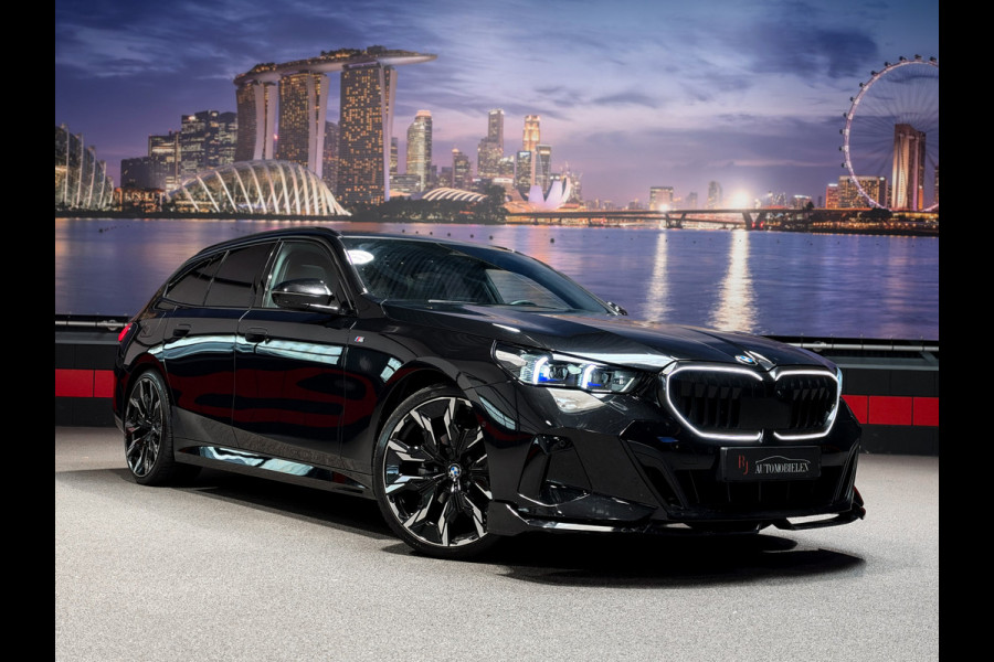 BMW 5 Serie Touring 520i |Panorama|HeadUp|Trekhaak|Crystal|Carbon|BTW