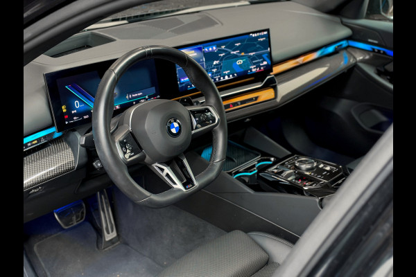 BMW 5 Serie Touring 520i |Panorama|HeadUp|Trekhaak|Crystal|Carbon|BTW