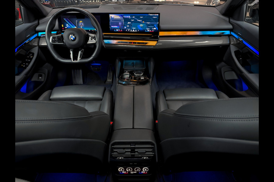 BMW 5 Serie Touring 520i |Panorama|HeadUp|Trekhaak|Crystal|Carbon|BTW