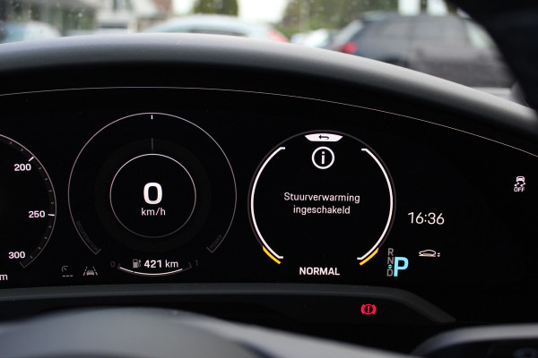 Porsche Taycan Turbo 93 kWh / SOH 92,3% / Panoramadak / 360Camera / Head-up / Burmester / Luchtvering / 20'' / InnoDrive / Sportchrono+Design / Keyless / Adaptieve Stoelen / Dodehoek / DAB / Warmtepomp