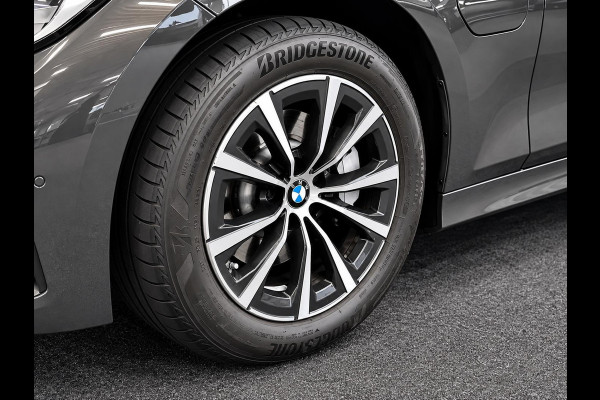 BMW 3 Serie Touring 330e Sportline Panoramadak Navi Carplay Cruise Control Full LED PDC VA Privacy Glass Live Cockpit Professional DAB+ Shadowline Hemel Antraciet