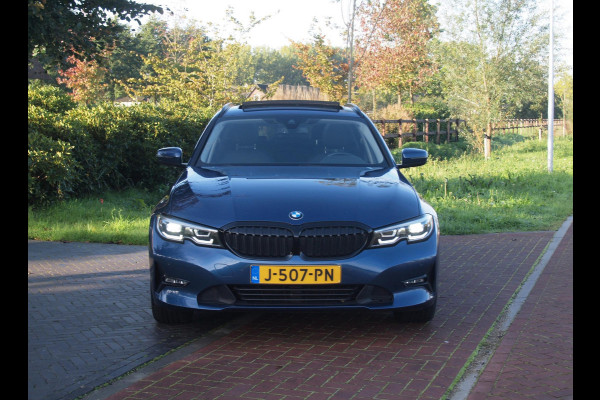 BMW 3 Serie Touring 330e eDrive Touring 292 PK | plug-in Hybride | Leder interieur | Panoramadak | Camera | Apple Carplay |