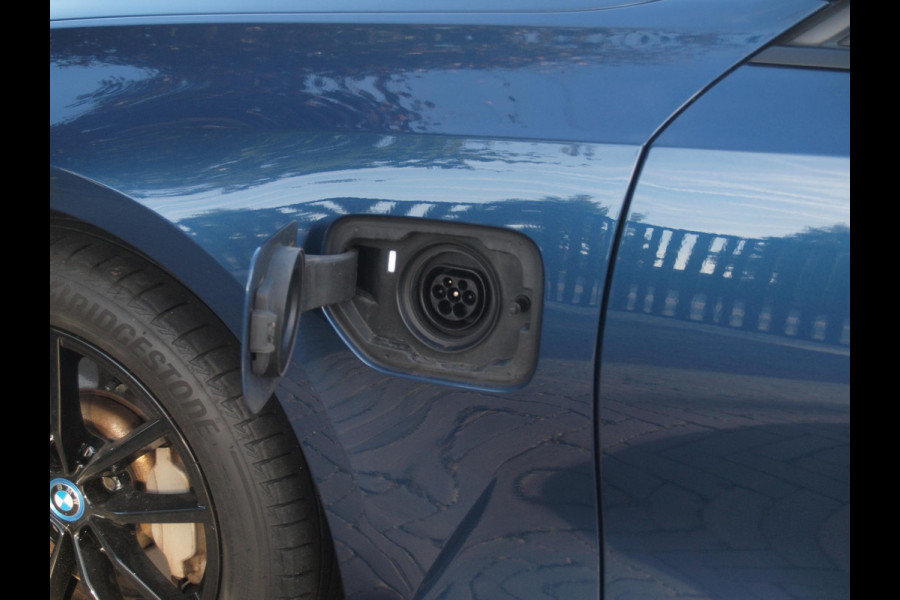 BMW 3 Serie Touring 330e eDrive Touring 292 PK | plug-in Hybride | Leder interieur | Panoramadak | Camera | Apple Carplay |