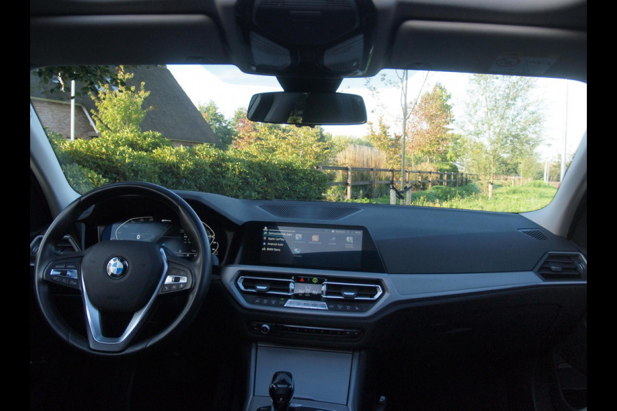 BMW 3 Serie Touring 330e eDrive Touring 292 PK | plug-in Hybride | Leder interieur | Panoramadak | Camera | Apple Carplay |