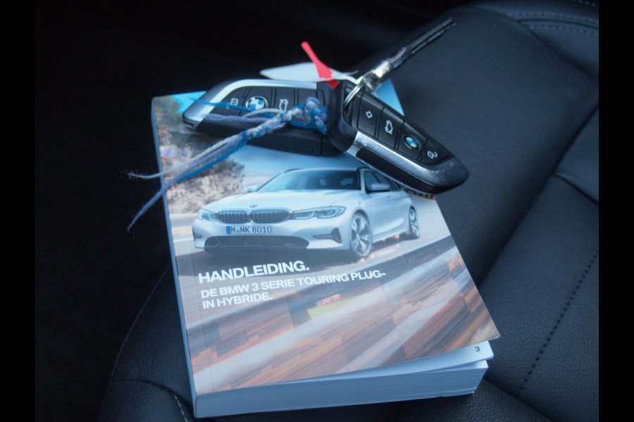 BMW 3 Serie Touring 330e eDrive Touring 292 PK | plug-in Hybride | Leder interieur | Panoramadak | Camera | Apple Carplay |