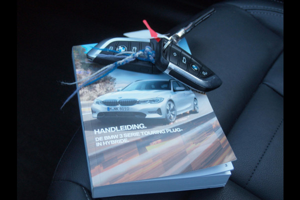 BMW 3 Serie Touring 330e eDrive Touring 292 PK | plug-in Hybride | Leder interieur | Panoramadak | Camera | Apple Carplay |