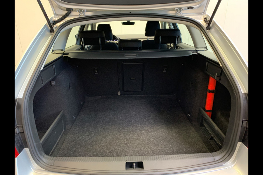 Škoda Octavia Combi 1.0 TSI Greentech Ambition Business NAVI-ECC-LMV-PDC-TREKHAAK-CRUISE CONTROL-NW. MODEL