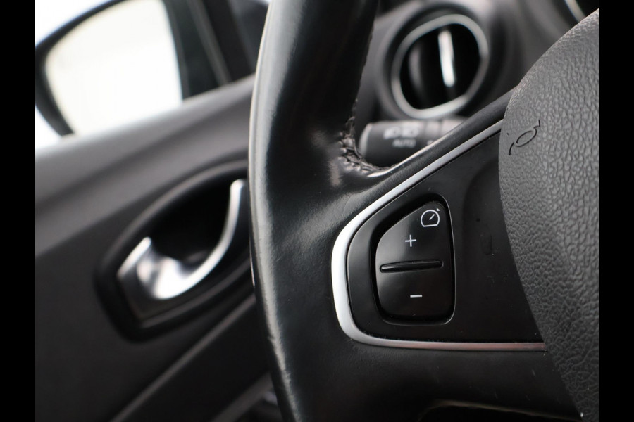 Renault Captur 0.9 TCe INTENS *NIEUWE DB KETTING* Renault Captur 0.9 TCe INTENS + CAMERA / TREKHAAK / NAVIGATIE / DAB / LED