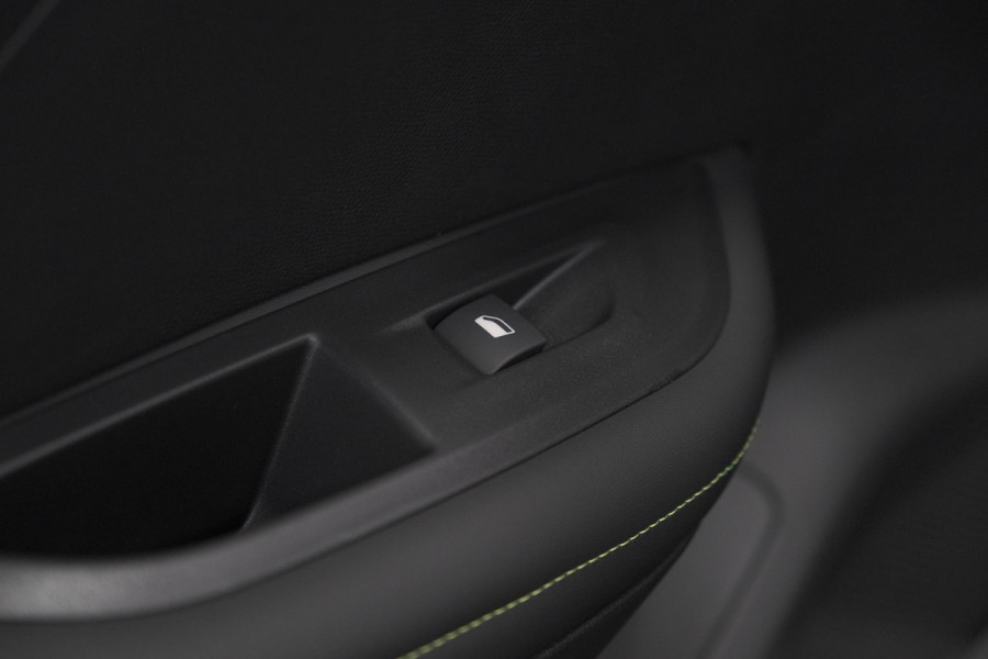 Peugeot e-2008 EV GT 54 kWh | 11 KW Lader | Warmtepomp | Camera | Alcantara Pakket | Stoelmassage