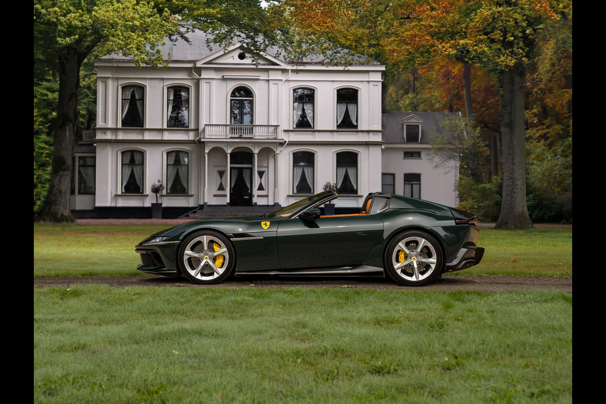 Ferrari 12Cilindri Spider 6.5 V12 | Verde British | Full spec! | Airbrushed shields | Lift