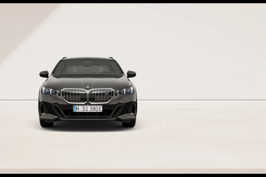 BMW i5 Touring eDrive40 - M-Sport - Pano - Trekhaak - Driving Ass Prof