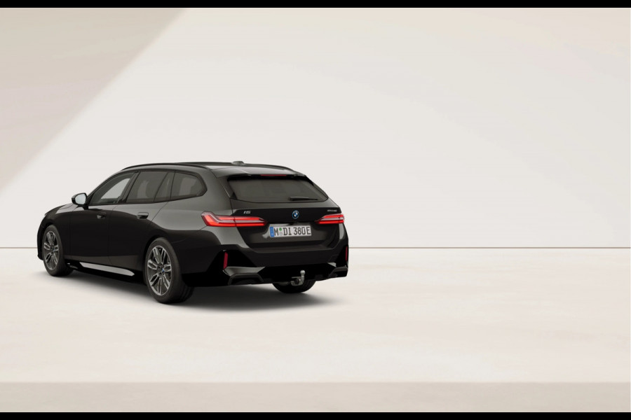 BMW i5 Touring eDrive40 - M-Sport - Pano - Trekhaak - Driving Ass Prof
