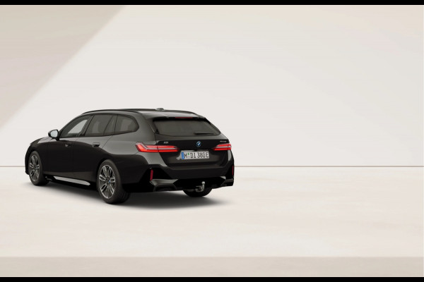 BMW i5 Touring eDrive40 - M-Sport - Pano - Trekhaak - Driving Ass Prof