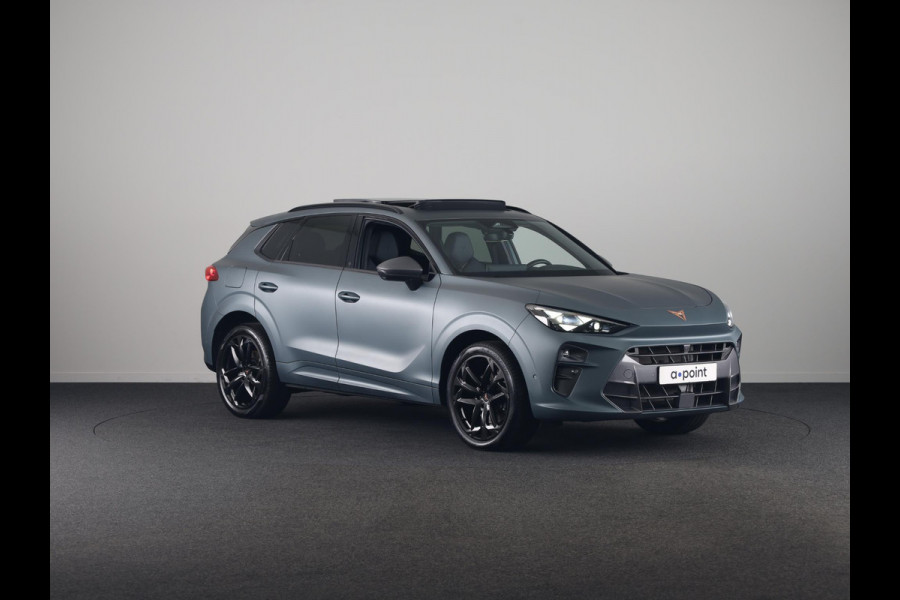 CUPRA Terramar 1.5 TSI e-Hybrid VZ America s CUP 272 pk Automaat | Navigatie | Panoramadak | Trekhaak (wegklapbaar) | Parkeersensoren (Park assist) | Rondomzicht camera | Lederen bekleding | Stoelverwarming |