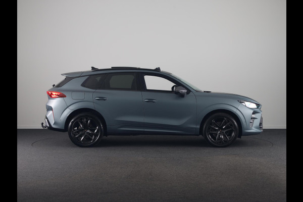 CUPRA Terramar 1.5 TSI e-Hybrid VZ America s CUP 272 pk Automaat | Navigatie | Panoramadak | Trekhaak (wegklapbaar) | Parkeersensoren (Park assist) | Rondomzicht camera | Lederen bekleding | Stoelverwarming |