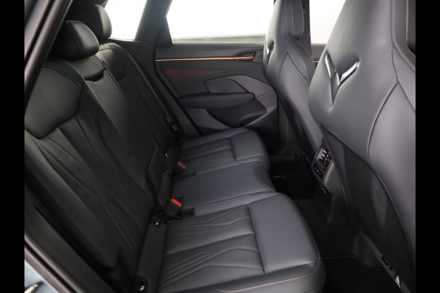 CUPRA Terramar 1.5 TSI e-Hybrid VZ America s CUP 272 pk Automaat | Navigatie | Panoramadak | Trekhaak (wegklapbaar) | Parkeersensoren (Park assist) | Rondomzicht camera | Lederen bekleding | Stoelverwarming |