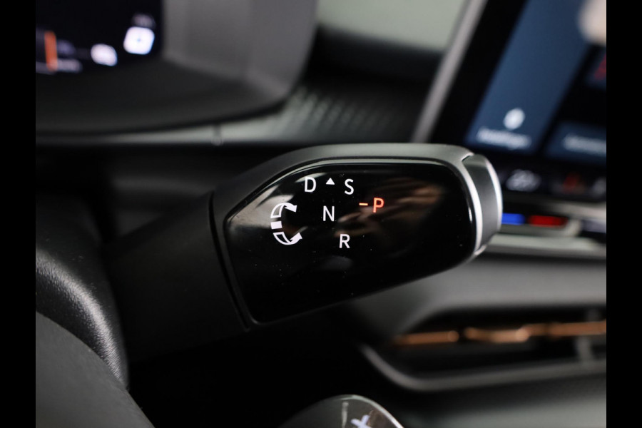 CUPRA Terramar 1.5 TSI e-Hybrid VZ America s CUP 272 pk Automaat | Navigatie | Panoramadak | Trekhaak (wegklapbaar) | Parkeersensoren (Park assist) | Rondomzicht camera | Lederen bekleding | Stoelverwarming |
