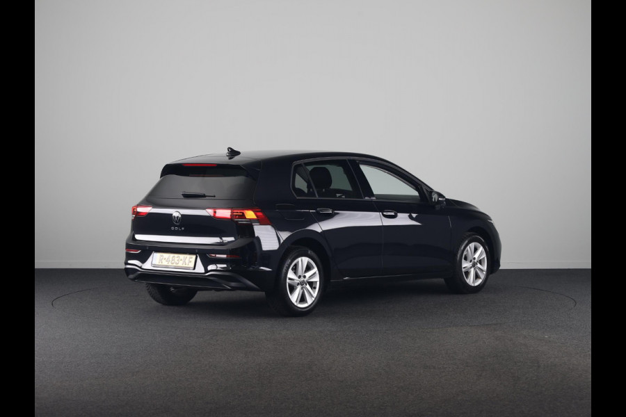 Volkswagen Golf 1.0 eTSI Life 110 PK | Automaat (DSG) | Navigatie | Camera | Parkeersensoren