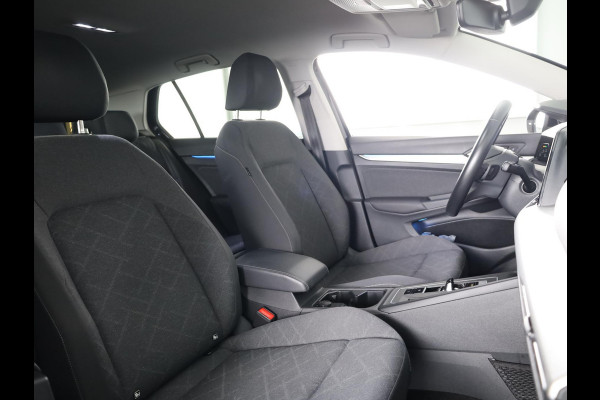Volkswagen Golf 1.0 eTSI Life 110 PK | Automaat (DSG) | Navigatie | Camera | Parkeersensoren