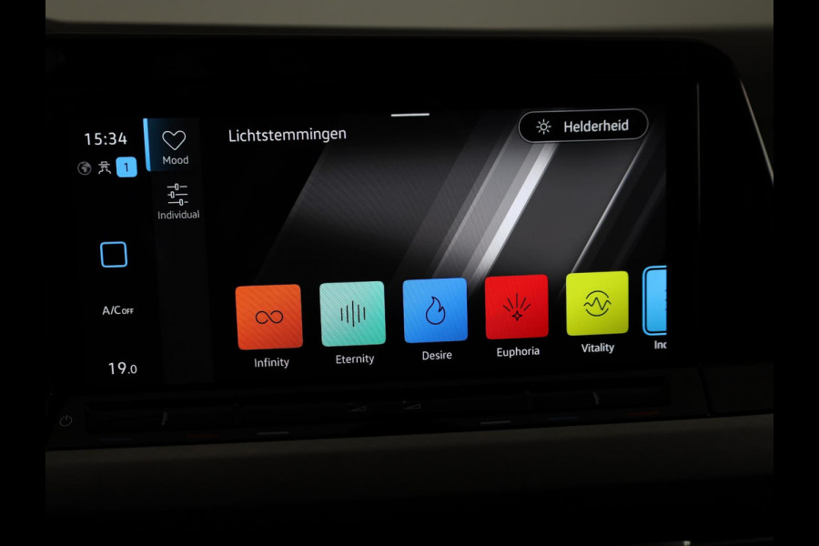 Volkswagen Golf 1.0 eTSI Life 110 PK | Automaat (DSG) | Navigatie | Camera | Parkeersensoren